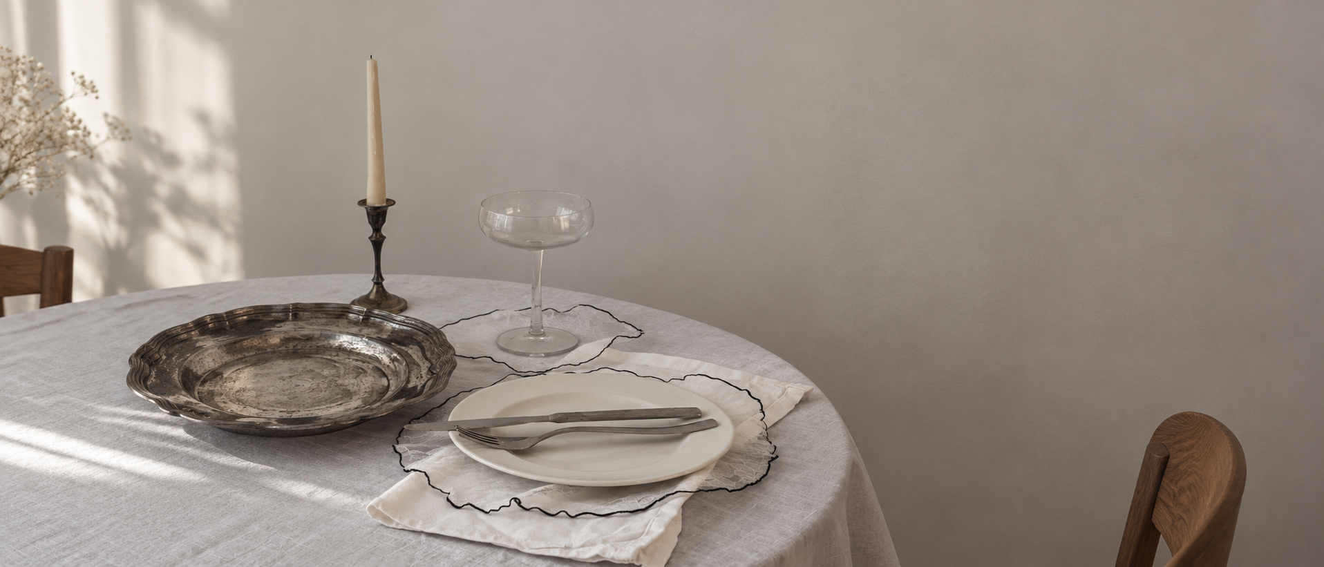 Daily table setting with plates and serving pieces